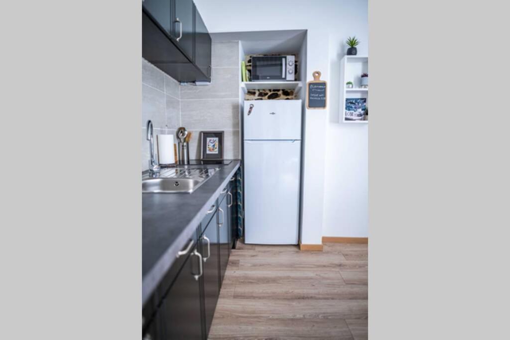 Cudjoe Apartment Динан Екстериор снимка